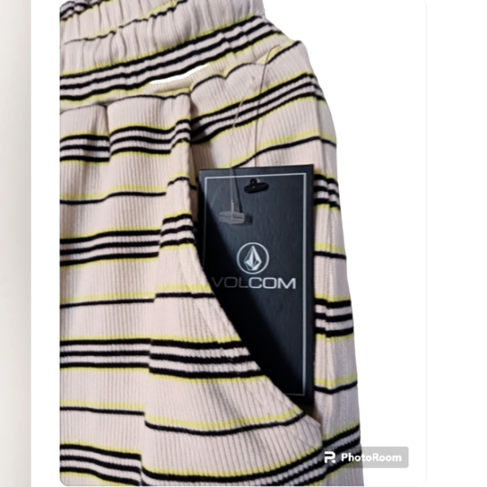 Nwt volcom shorts